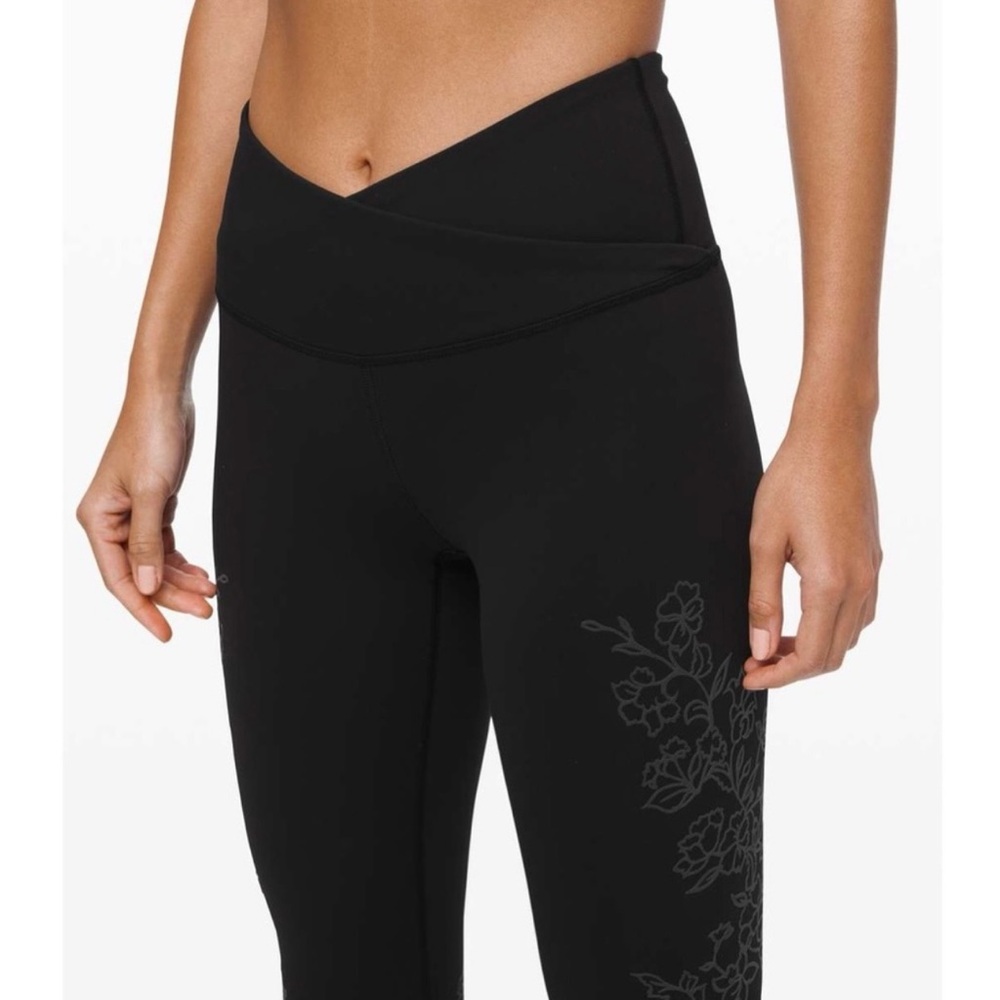 Lululemon Always On High-Rise Tight 28"* Flocked Everlux
Black Size 4